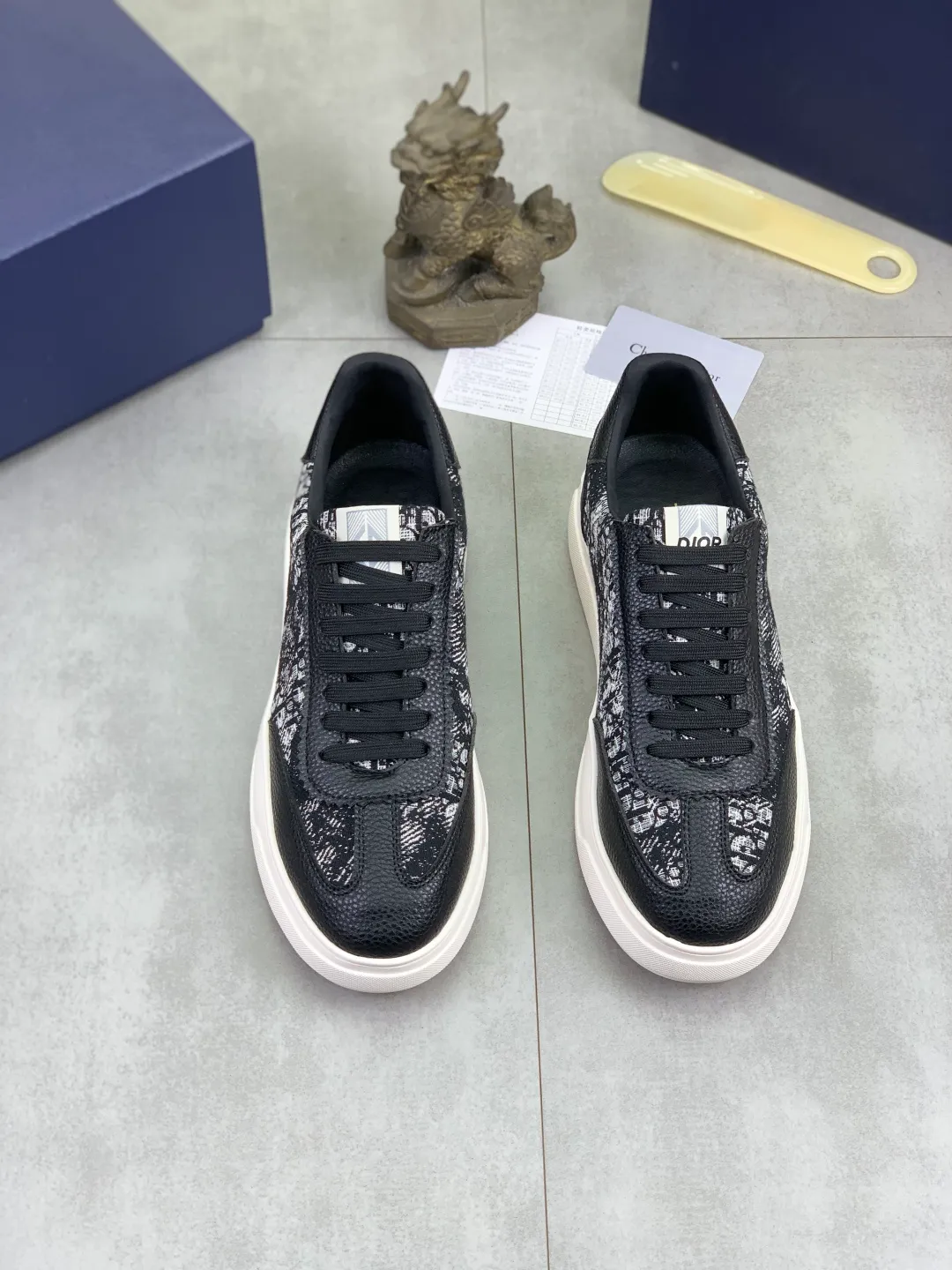 Men's men's shoes P420💰[New style]🆘[Dior] Dior original lace-up low-top men's shoes Classic casual shoes 🔥This model is the official classic model with high quality and made by famous original designers. It is made of high-quality cowhide with original materials➕comfortable and breathable mesh lining➕pigskin insole. The perfect last shape and generous and fashionable design have attracted many consumers and are suitable for drivers to drive🚗. What you want is the best quality in the market. Color: 4️⃣Color Code number: 38--44 (45 customized)